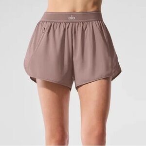 Alo Yoga Match Point Shorts - Mushroom